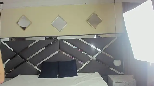 Ambarross  online show from March 2026 01:28:01 PM