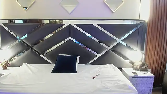 Ambarross  online show from April 2026 01:23:02 PM