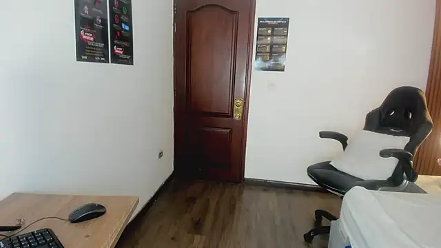 Ambarross  online show from April 2026 12:54:01 PM