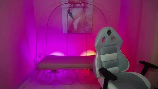 Snapshot of Ashley_benson_x chatting on February 2026 08:18:01 PM Ashley benson x online show from February 2026 08:18:01 PM