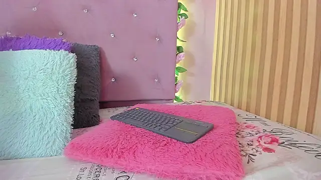 Snapshot of lovely__kiss__ chatting on April 2026 06:10:02 PM lovely kiss online show from April 2026 06:10:02 PM