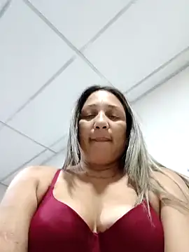 Snapshot of mariacarlota chatting on May 2026 01:44:01 AM mariacarlota online show from May 2026 01:44:01 AM