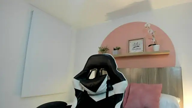Snapshot of ivette_swan chatting on May 2026 07:53:02 PM ivette swan online show from May 2026 07:53:02 PM