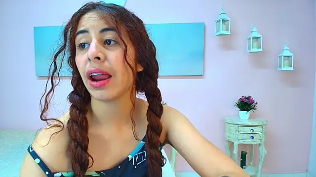 Snapshot of scarlett_clyde chatting on June 2026 12:28:02 PM scarlett clyde online show from June 2026 12:28:02 PM