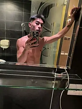 Yooo17 online show from February 2026 03:30:02 PM