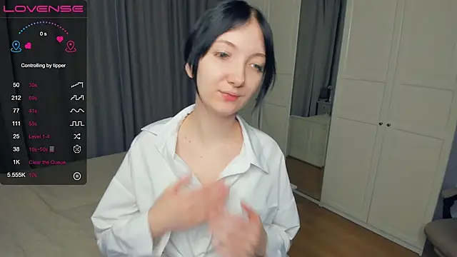 Snapshot of RoxanneComisky chatting on February 2026 07:07:01 AM RoxanneComisky online show from February 2026 07:07:01 AM