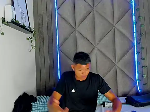 AndrewKenoxx  online show from March 2026 02:04:02 AM