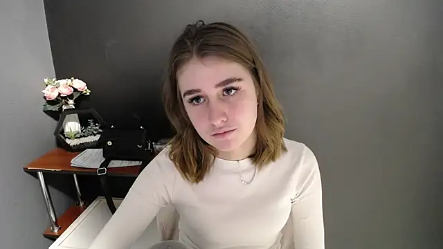 Sunny siren online show from February 2026 02:02:02 PM