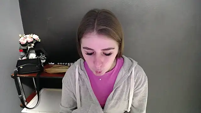 Sunny siren online show from February 2026 01:29:02 PM