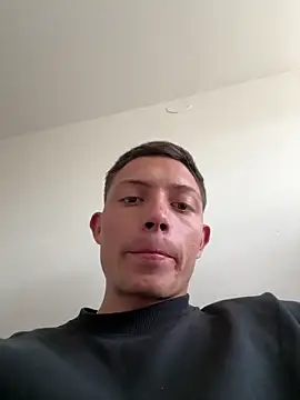 santiObrero online show from April 2026 09:15:01 PM