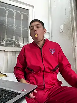 santiObrero online show from April 2026 03:15:02 PM