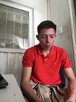 Snapshot of santiObrero chatting on June 2026 02:54:01 PM santiObrero online show from June 2026 02:54:01 PM