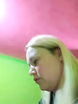 Snapshot of LisaWiliams chatting on February 2026 10:32:01 AM LisaWiliams online show from February 2026 10:32:01 AM