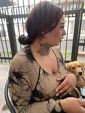 EmilyMoore Pink online show from February 2026 11:00:01 PM