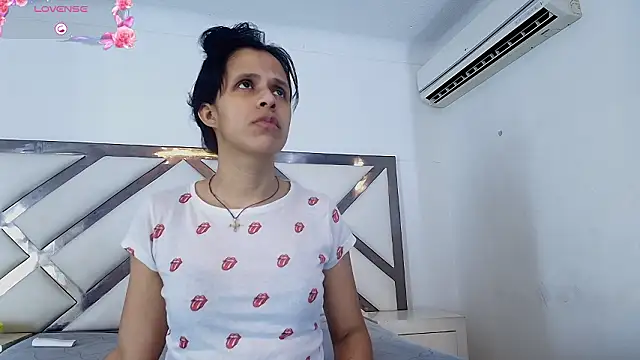 mitzukywinteer online show from March 2026 09:32:02 PM