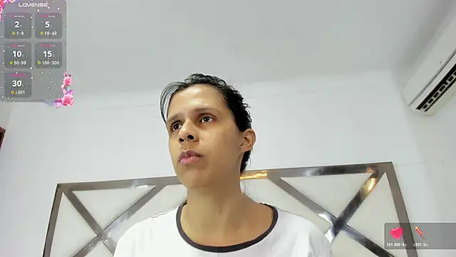Snapshot of mitzukywinteer chatting on May 2026 08:17:02 PM mitzukywinteer online show from May 2026 08:17:02 PM