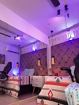Snapshot of Auri__ chatting on May 2026 07:32:02 PM Auri online show from May 2026 07:32:02 PM