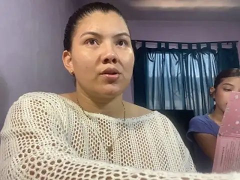 Helena-Paola online show from April 2026 06:05:01 PM