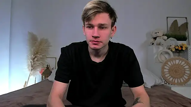 Snapshot of Volan_Starts chatting on February 2026 04:13:02 AM Volan Starts online show from February 2026 04:13:02 AM