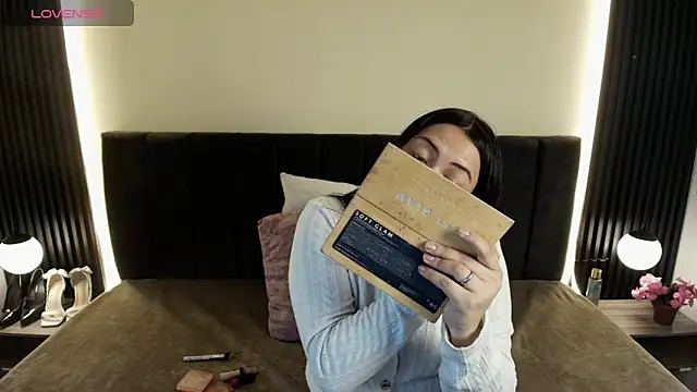 IvonneRoss  online show from March 2026 12:00:02 PM