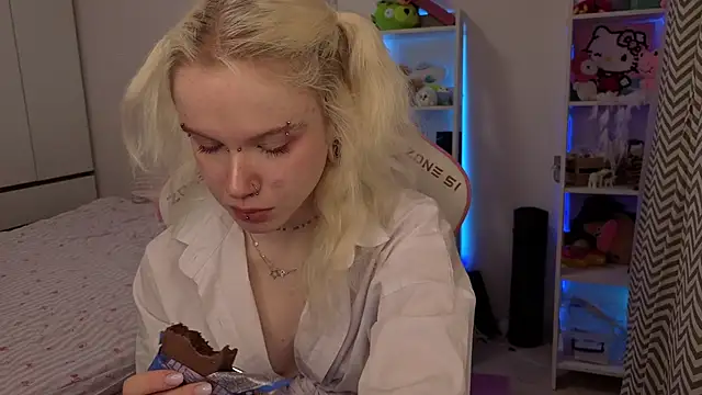 Mia WaterFall online show from March 2026 03:14:02 AM