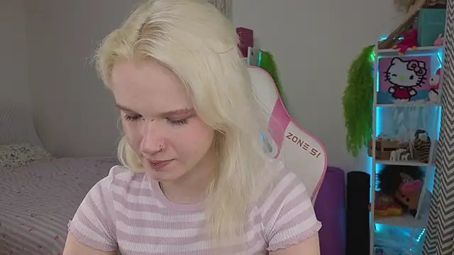 Snapshot of Mia_WaterFall chatting on April 2026 03:35:02 AM Mia WaterFall online show from April 2026 03:35:02 AM