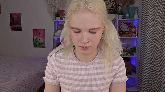 Snapshot of Mia_WaterFall chatting on May 2026 03:14:01 AM Mia WaterFall online show from May 2026 03:14:01 AM