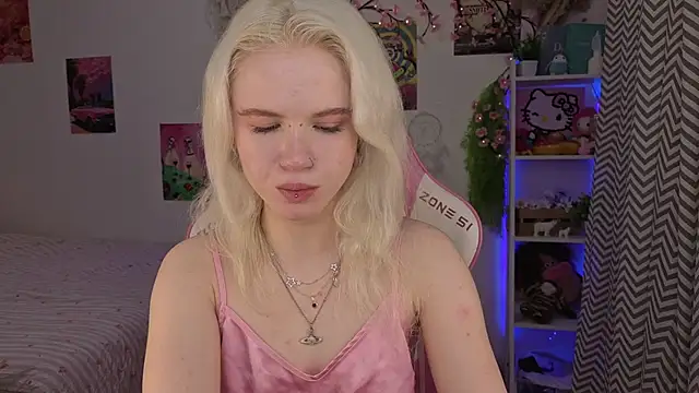 Snapshot of Mia_WaterFall chatting on May 2026 03:15:01 AM Mia WaterFall online show from May 2026 03:15:01 AM