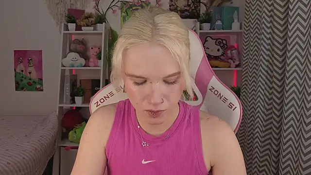 Snapshot of Mia_WaterFall chatting on May 2026 03:23:01 AM Mia WaterFall online show from May 2026 03:23:01 AM