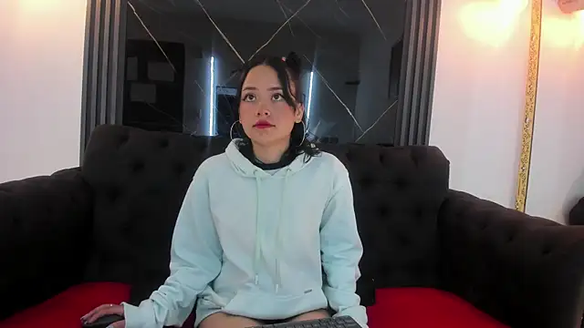 IvyyEmerald online show from February 2026 01:05:01 PM