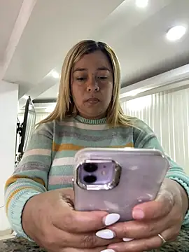 Snapshot of veronica414 chatting on March 2026 02:12:02 PM veronica414 online show from March 2026 02:12:02 PM