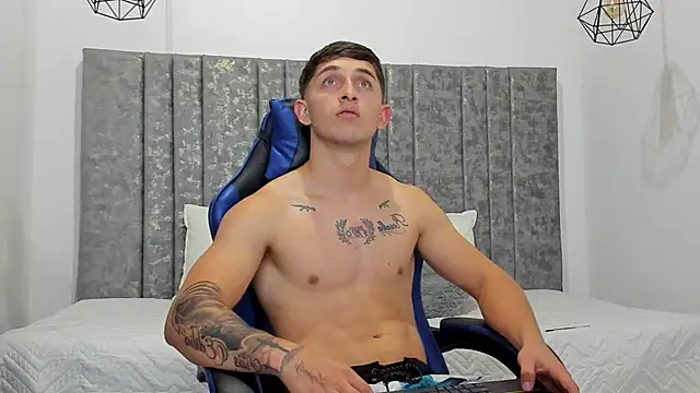 Snapshot of Calvin_Hunter chatting on February 2026 04:16:01 AM Calvin Hunter online show from February 2026 04:16:01 AM