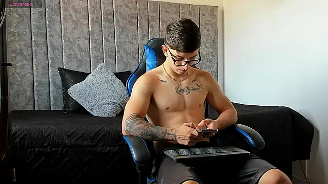 Snapshot of Calvin_Hunter chatting on March 2026 09:28:01 PM Calvin Hunter online show from March 2026 09:28:01 PM