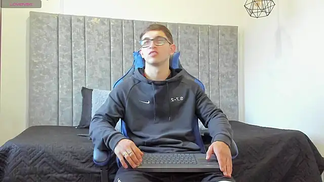 Calvin Hunter online show from April 2026 10:59:01 PM