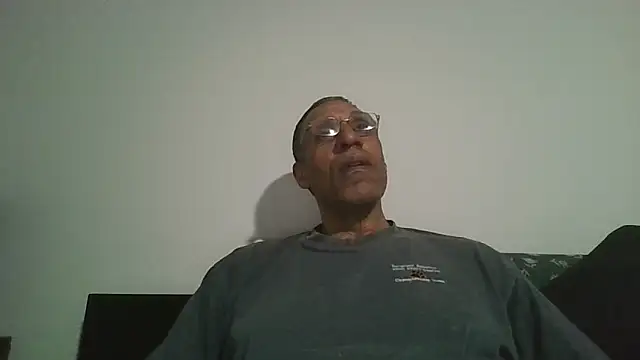 swimmer2496 online show from April 2026 01:33:01 AM