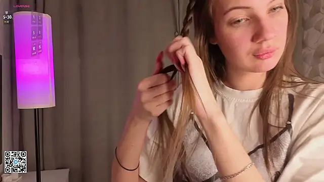 Snapshot of ShaeHeeter chatting on February 2026 04:11:01 AM ShaeHeeter online show from February 2026 04:11:01 AM