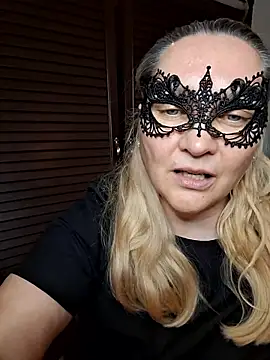 Snapshot of MaskedQueen77 chatting on May 2026 04:04:02 PM MaskedQueen77 online show from May 2026 04:04:02 PM