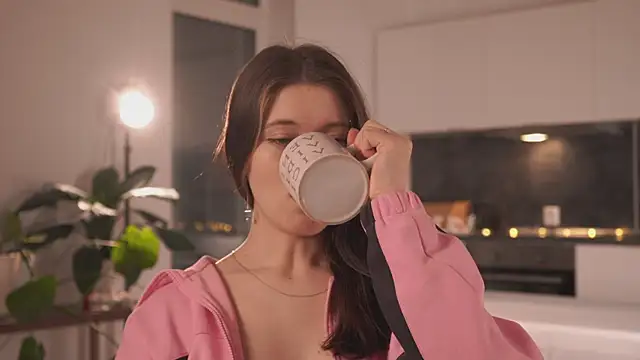 Snapshot of EleniRoeber chatting on February 2026 04:24:02 PM EleniRoeber online show from February 2026 04:24:02 PM