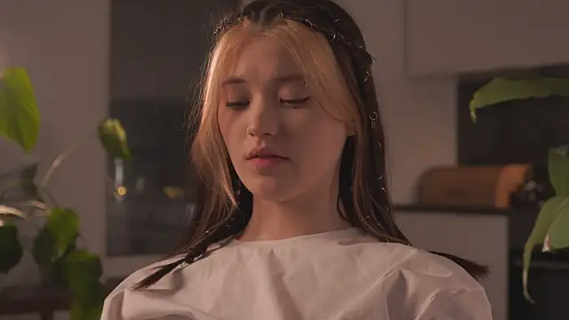 Snapshot of EleniRoeber chatting on February 2026 04:36:02 PM EleniRoeber online show from February 2026 04:36:02 PM