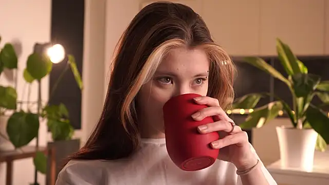 Snapshot of EleniRoeber chatting on February 2026 03:32:02 PM EleniRoeber online show from February 2026 03:32:02 PM