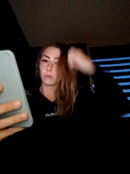 dewimp1 online show from April 2026 07:15:01 PM