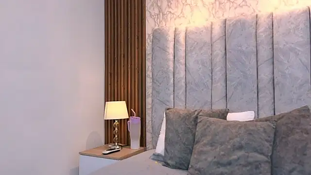 naomy smithxx online show from April 2026 11:11:02 AM