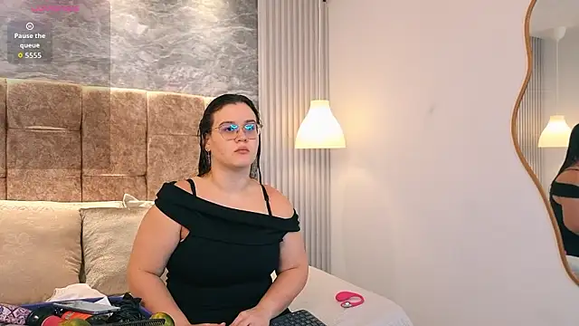 zoe hugeboobs online show from March 2026 12:00:02 PM