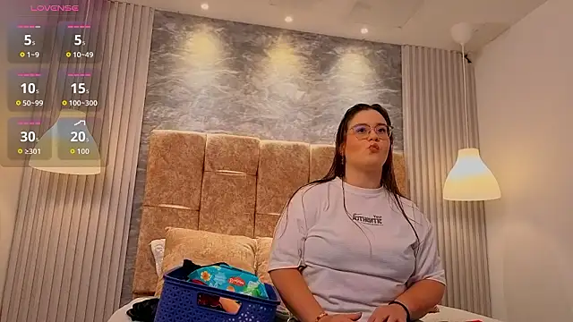 zoe hugeboobs online show from March 2026 11:27:01 AM