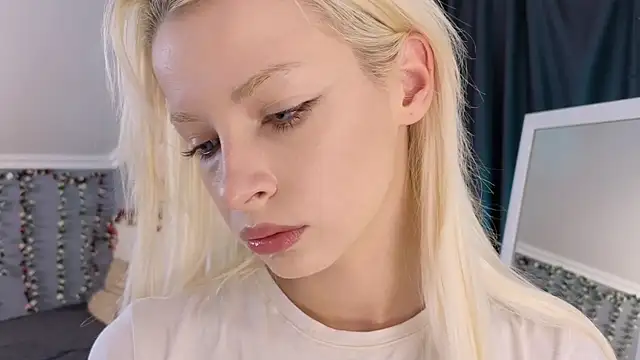 Naomi Demio online show from July 2026 01:04:02 PM