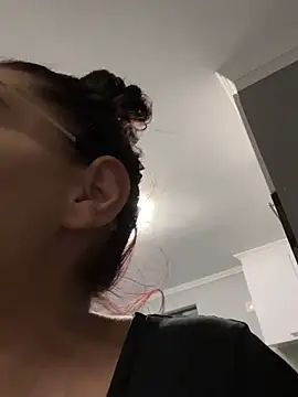 Snapshot of HiddendesireXO01 chatting on February 2026 10:21:02 AM HiddendesireXO01 online show from February 2026 10:21:02 AM