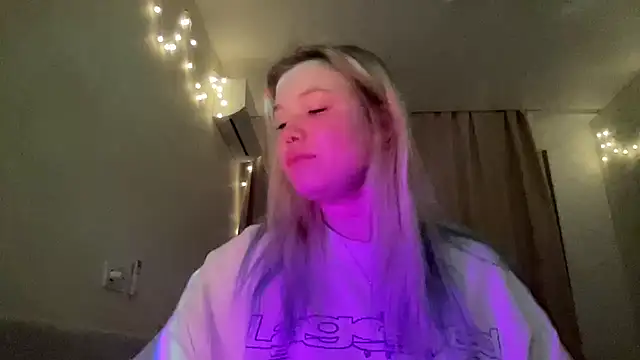 Lulu Di online show from March 2026 10:02:02 PM