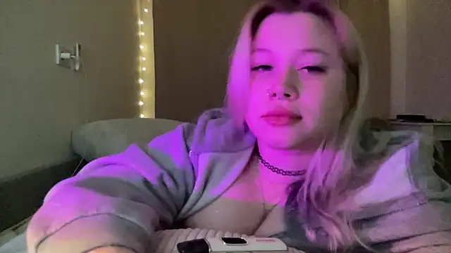 Lulu Di online show from March 2026 07:41:02 PM