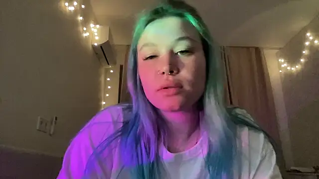 Lulu Di online show from April 2026 09:06:02 PM