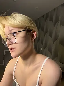 LuunaDorean online show from January 2026 11:52:02 PM